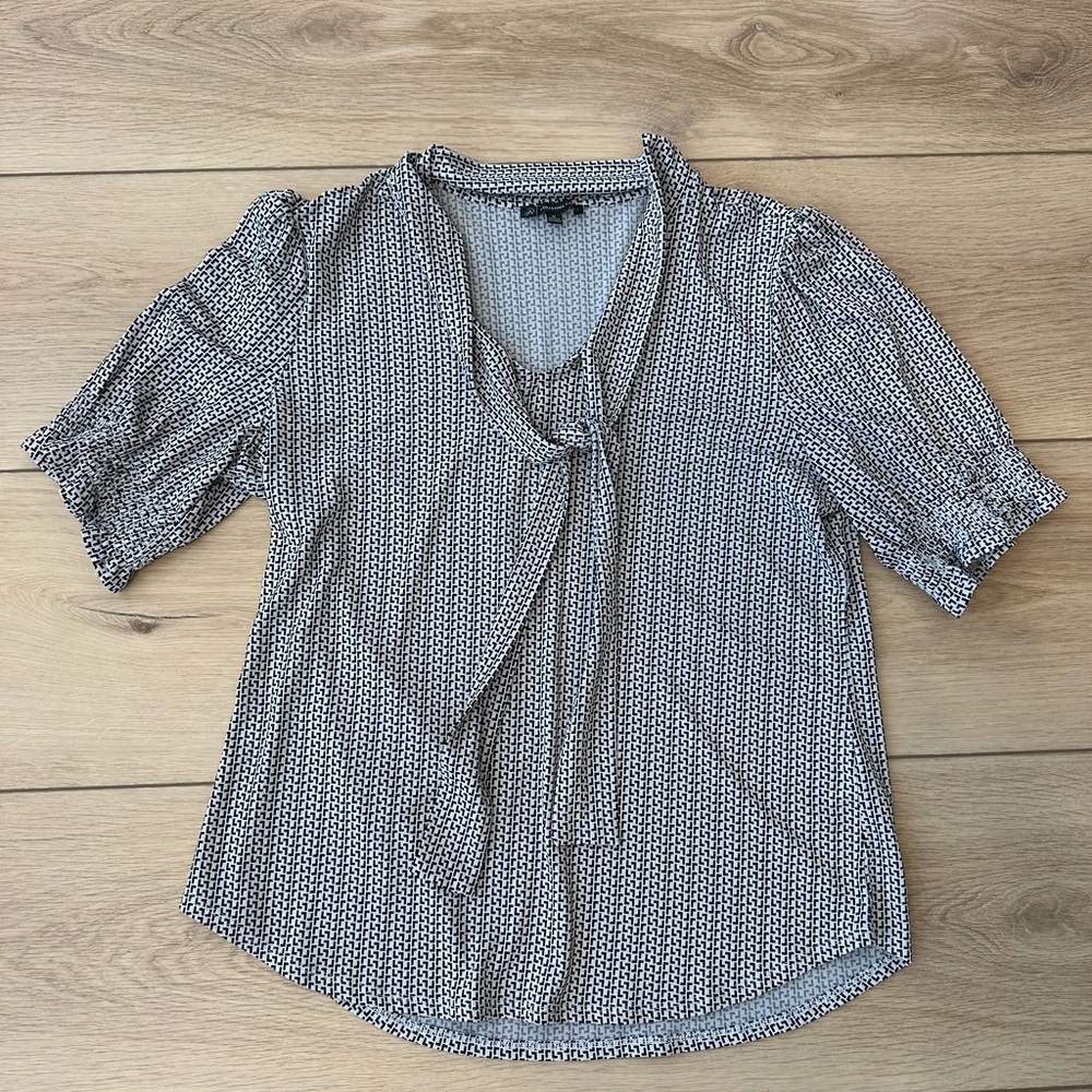 Women's Black and White Patterned Top